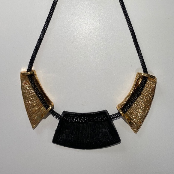 BLACK AND GOLD BOLD CHUKY COLLAR NECKLACE - Picture 2 of 5